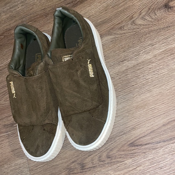 🛑SOLD🛑Suede olive green Pumas - Picture 4 of 6